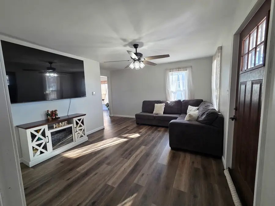 908 1st Avenue, Sterling, IL 61081 - #2