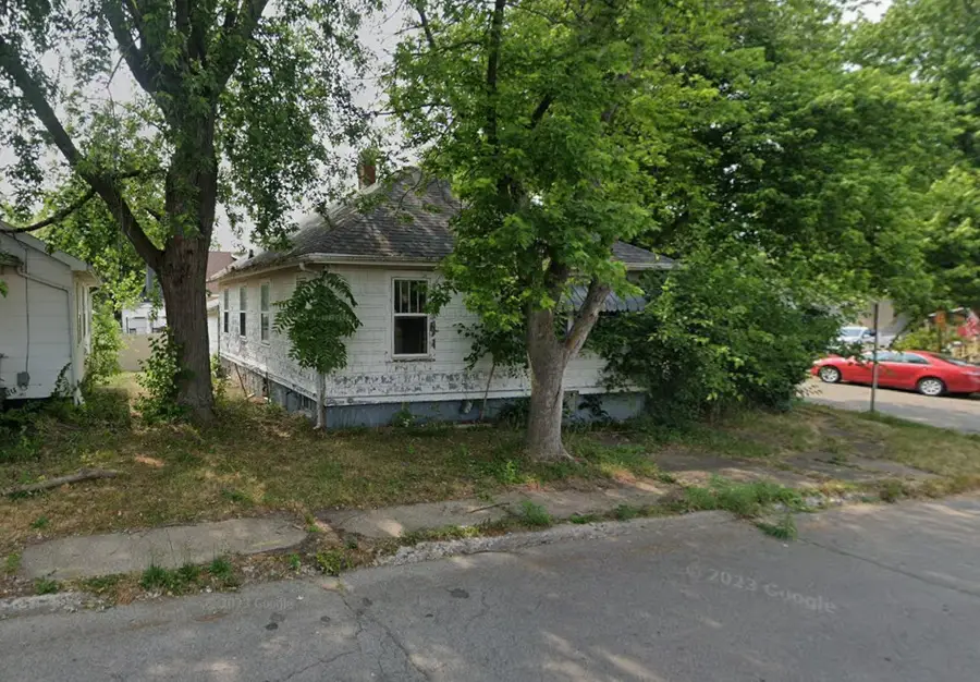 666 N Avenue B, Canton, IL 61520 - #2