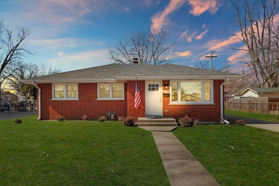 2532 N Jackson Street N, Waukegan, IL 60087 - #3