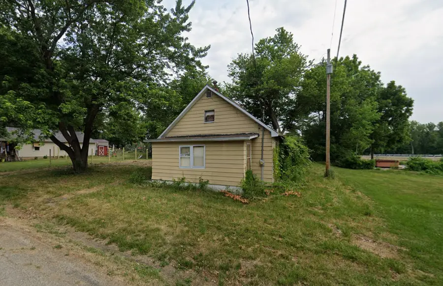 153 E Main Street, Canton, IL 61520 - #2
