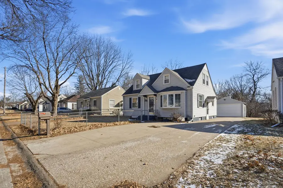 33 Blackhawk Hills Court, Rock Island, IL 61201 - Image #2