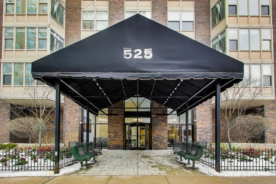 525 W Hawthorne Place #206, Chicago, IL 60657 - Image #2