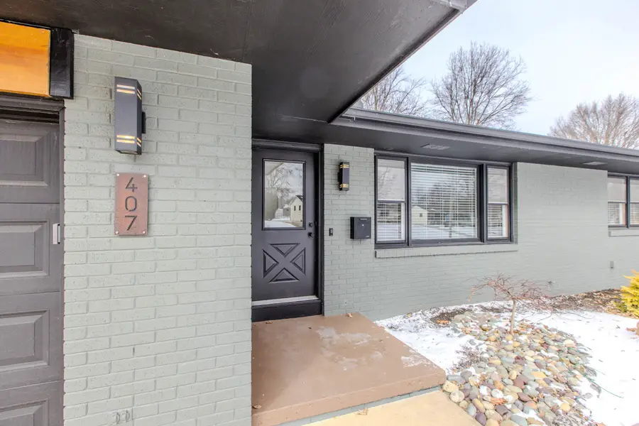 407 Grandview Drive, Normal, IL 61761 - Image #2