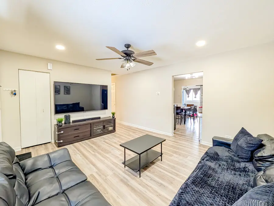 811 Beech Drive, Bolingbrook, IL 60440 - Image #2