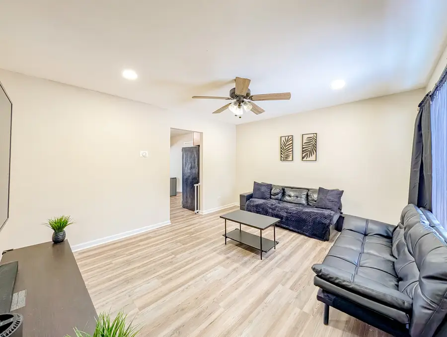 811 Beech Drive, Bolingbrook, IL 60440 - Image #3