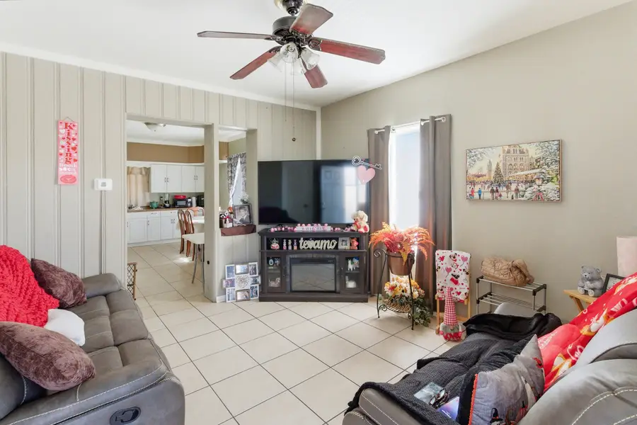 354 Woodlawn Avenue, Aurora, IL 60506 - #2