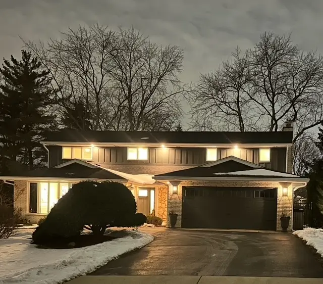 2S630 Avenue Chateaux East, Oak Brook, IL 60523 - #2