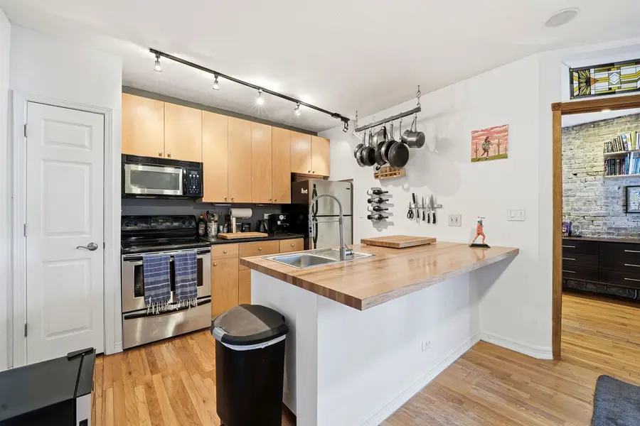 1413 W Farwell Avenue #D3, Chicago, IL 60626 - #2