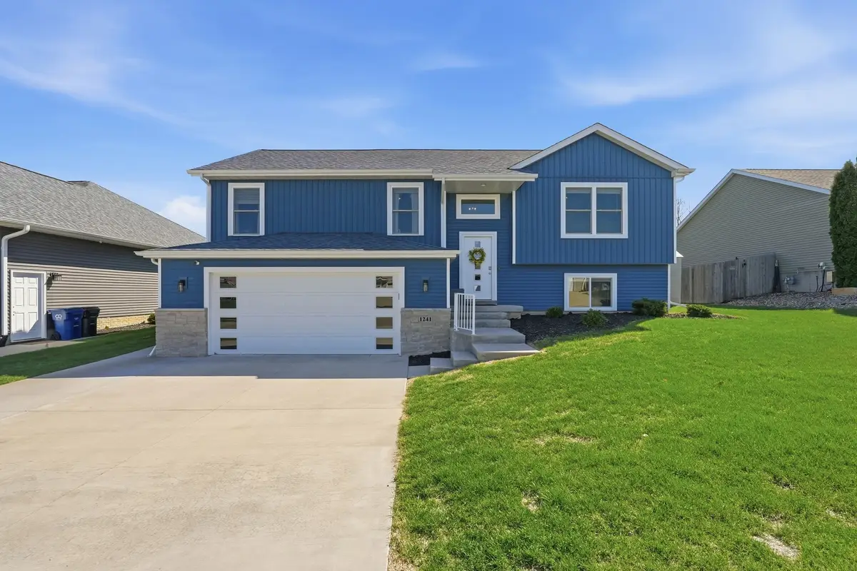 1241 W 63rd Street, Davenport, IA 52806 - #1