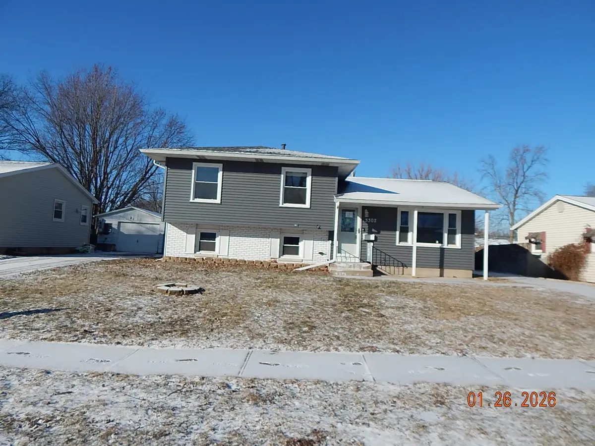 3302 Greenbrier Drive, Bettendorf, IA 52722 - Image #1