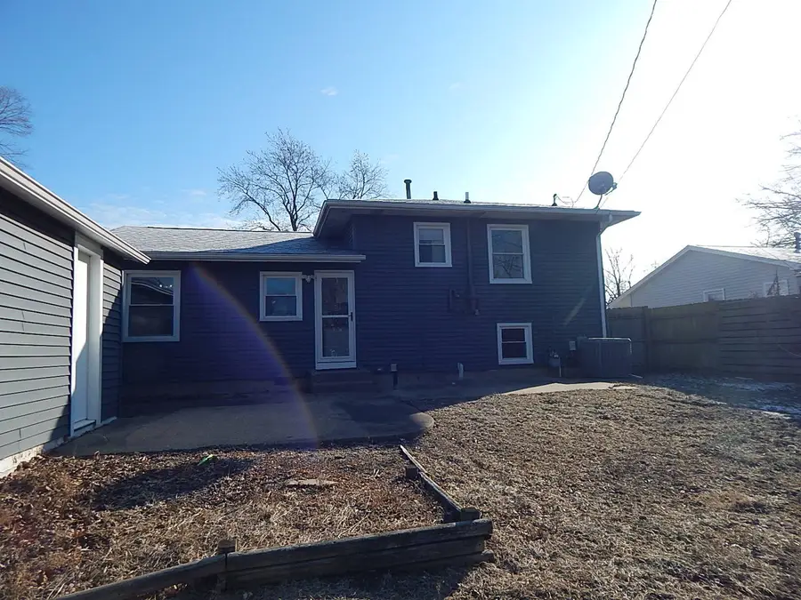 3302 Greenbrier Drive, Bettendorf, IA 52722 - Image #2