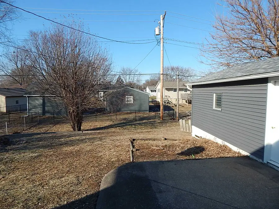 3302 Greenbrier Drive, Bettendorf, IA 52722 - Image #3