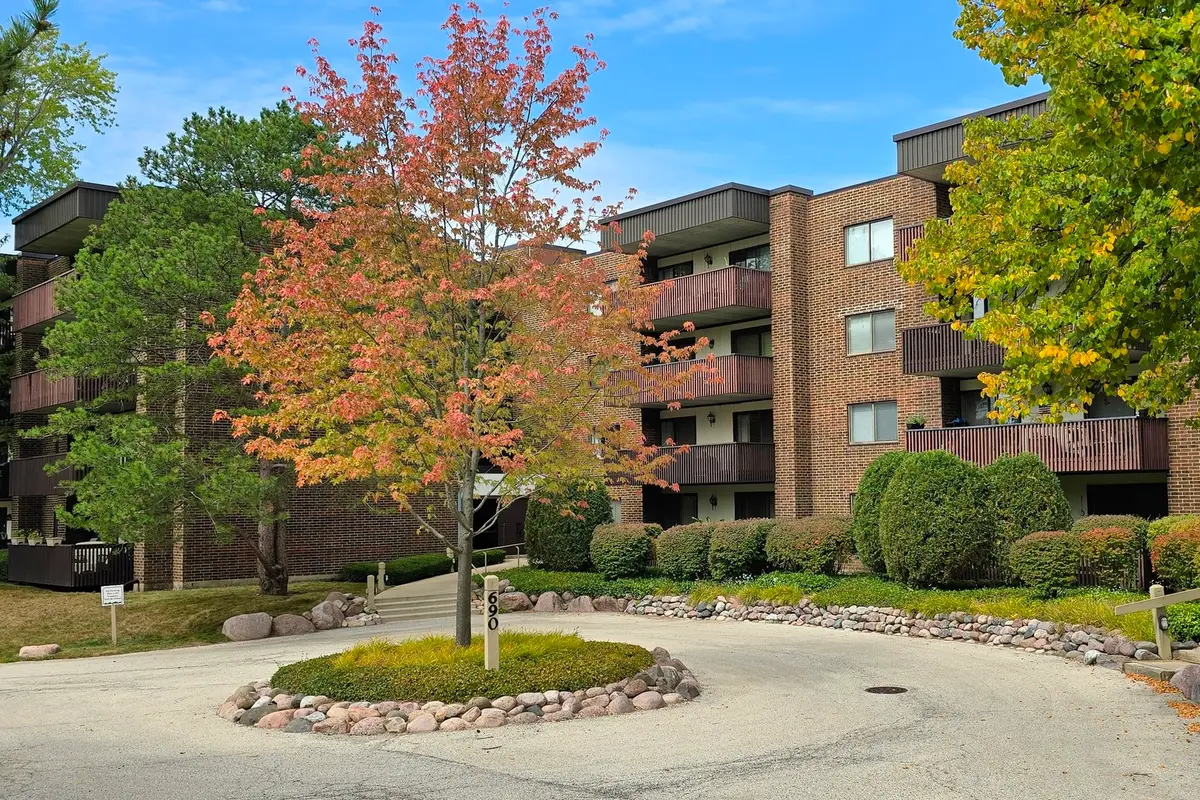 690 Chandler Road #207, Gurnee, IL 60031 - Image #1