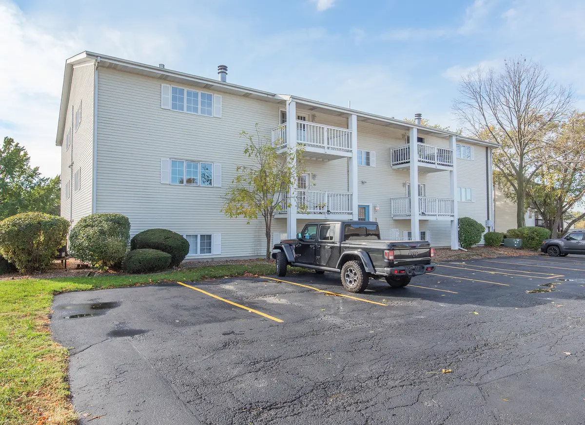 3260 Parkwild Drive #3D, Bettendorf, IA 52722 - Image #1