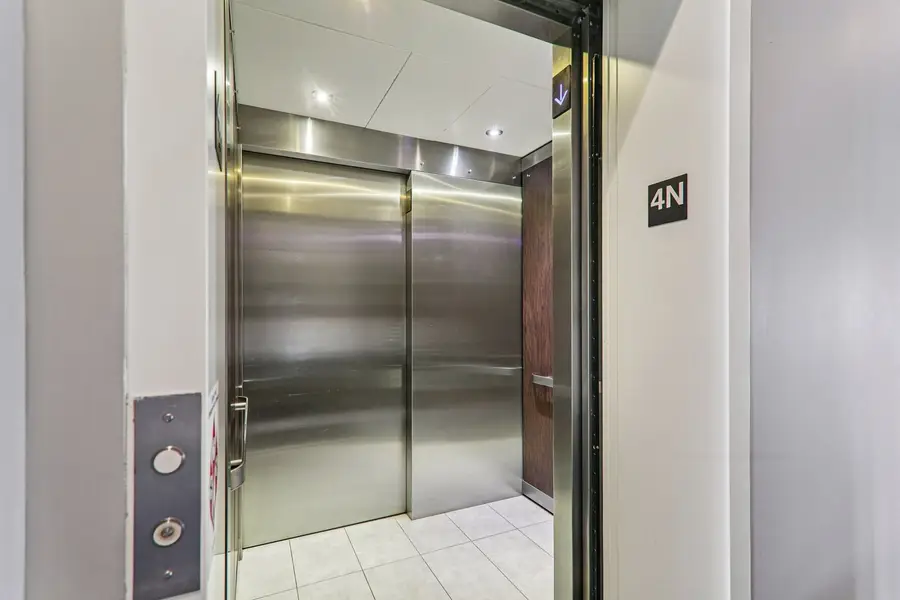 Address Withheld By Seller, Chicago, IL 60607 - #2