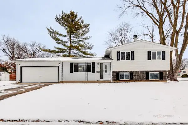 18758 W Highfield Drive, Gurnee, IL 60031