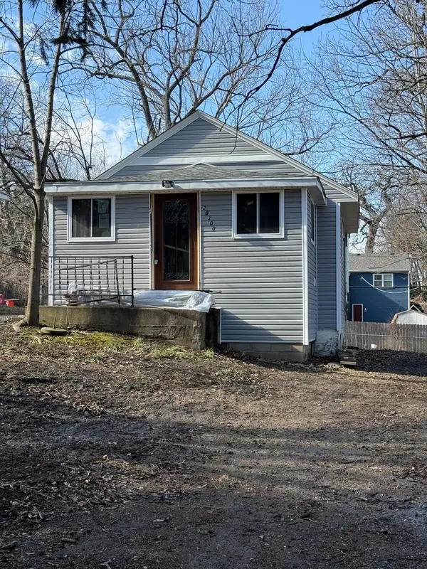 26300 N Maple Avenue, Mundelein, IL 60060