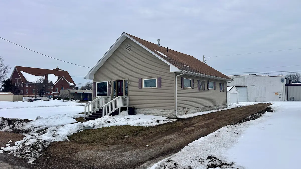 504 W Poplar Street, West Frankfort, IL 62896 - #1