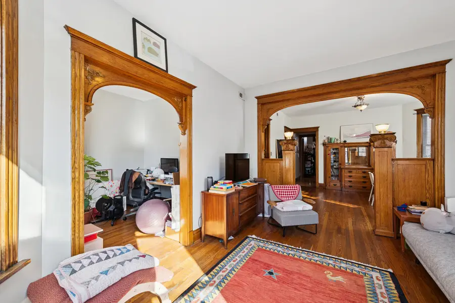 1049 N Oakley Boulevard, Chicago, IL 60622 - Image #2