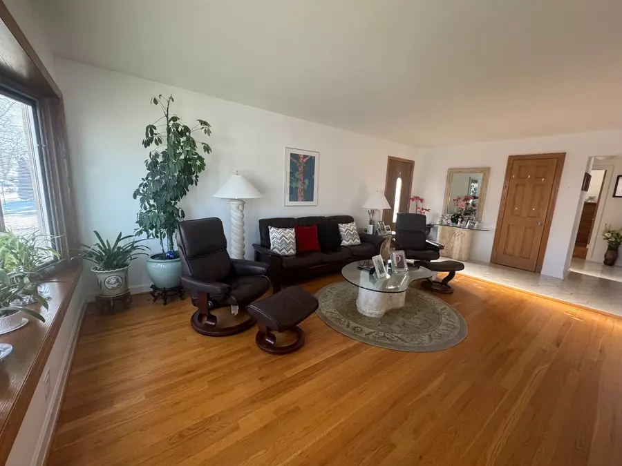 7742 Kolmar Avenue, Skokie, IL 60076 - Image #2
