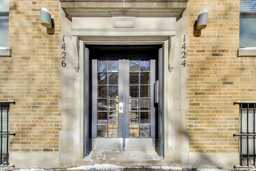 1424 W Cullom Avenue #3, Chicago, IL 60613 - #2
