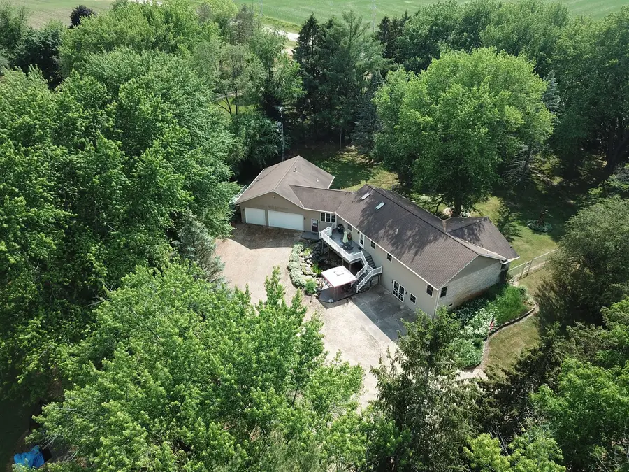 3197 S Baileyville Road, Freeport, IL 61032 - #2