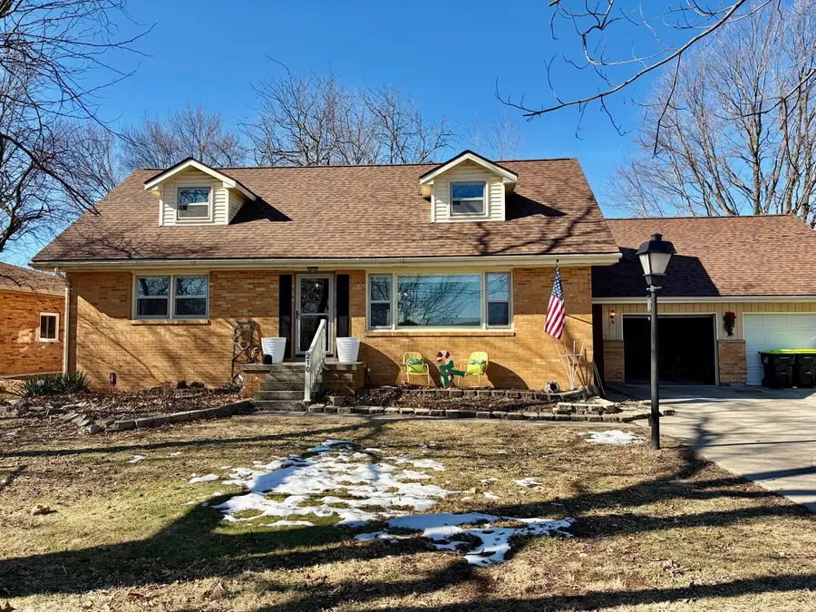 210 S East Street, Moweaqua, IL 62550 - #2