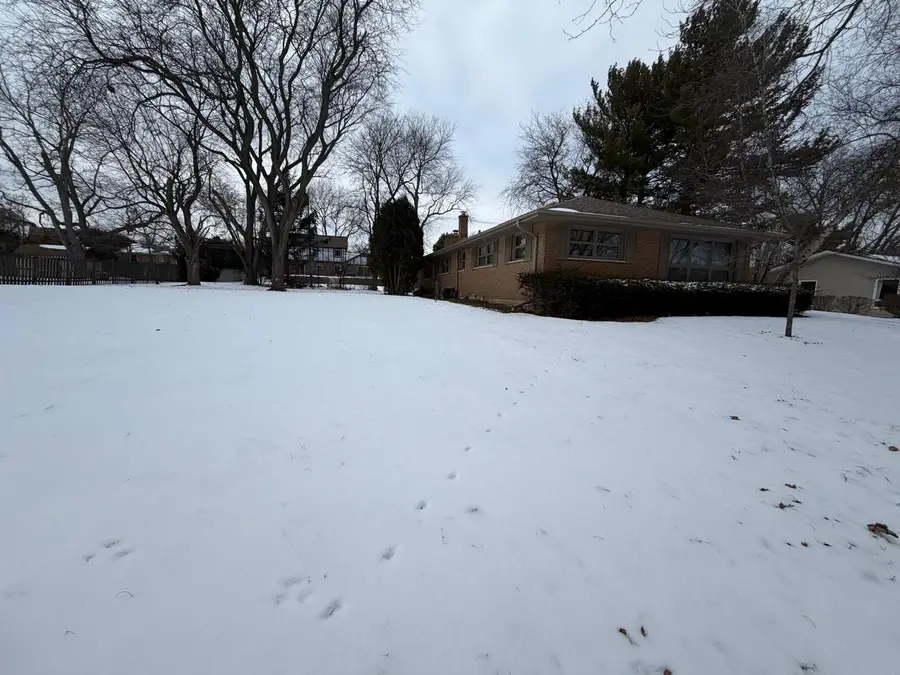 2334 Corona Rd, Beach Park, IL 60087 - Image #3