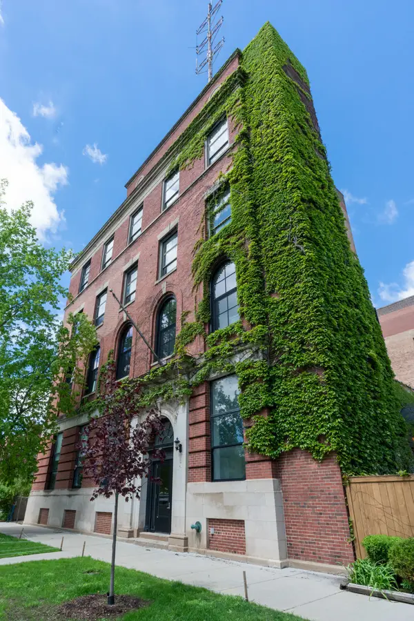 3312 W Belle Plaine Avenue #4, Chicago, IL 60618