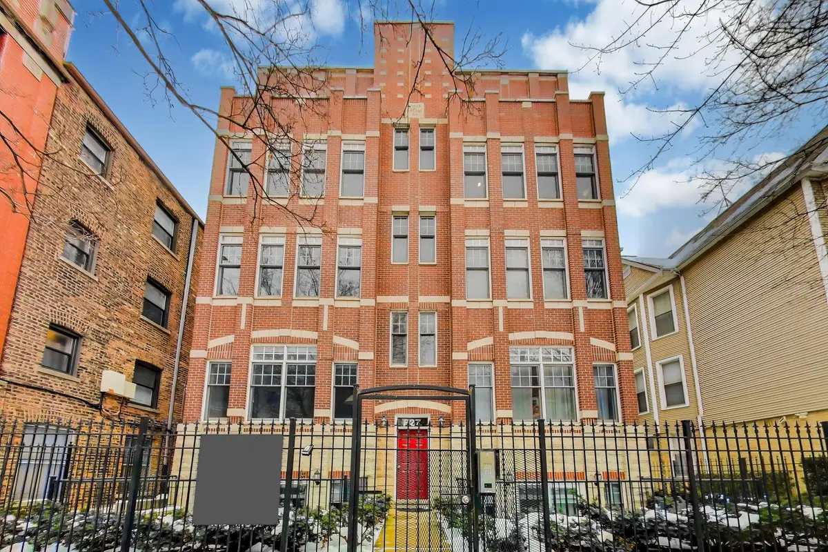 827 W Bradley Place #3E, Chicago, IL 60613 - #1