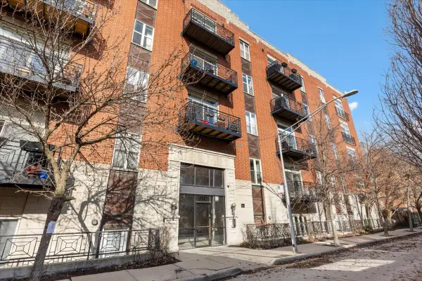 2342 W Bloomingdale Avenue #201, Chicago, IL 60647