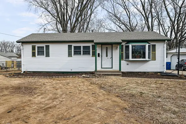 2347 Hawthorne Court, Bettendorf, IA 52722