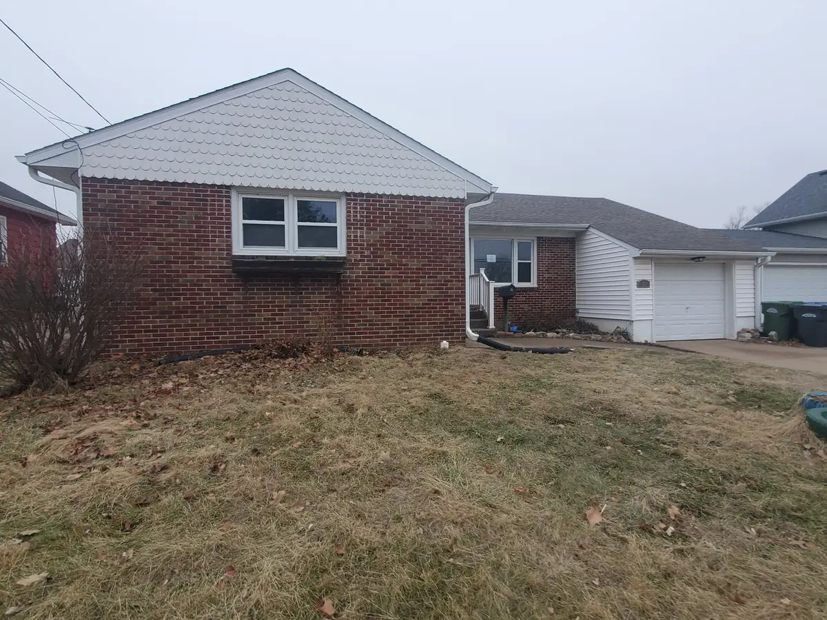 230 Myra Place, Clinton, IA 52732 - Image #1