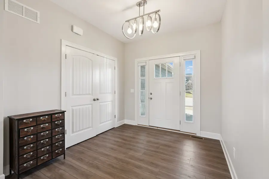 6900 Grover Station, Bettendorf, IA 52722 - #3