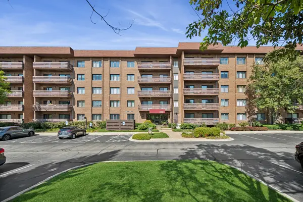 2000 Chestnut Avenue #103, Glenview, IL 60025