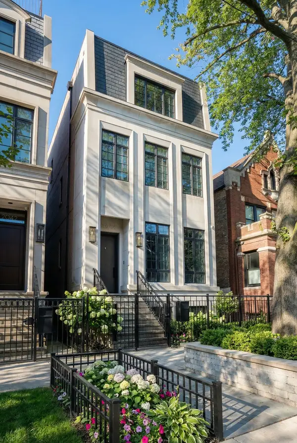 2044 N Fremont Street, Chicago, IL 60614