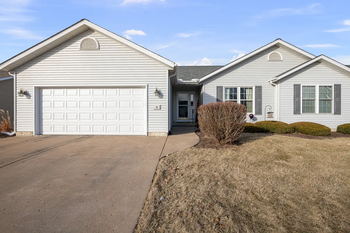 5200 Villa Drive #4, Davenport, IA 52806 - Image #1