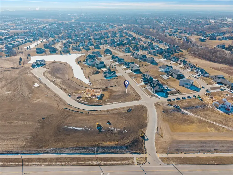 6597 Cardinal Road, Bettendorf, IA 52722 - Image #2