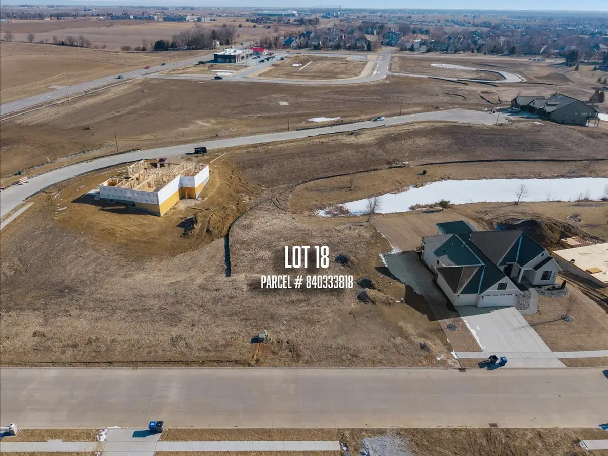 6565 Cardinal Road, Bettendorf, IA 52722 - Image #1