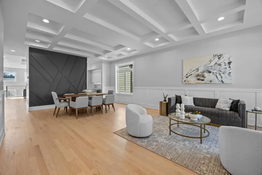 2323 W Farragut Avenue, Chicago, IL 60625 - Image #2