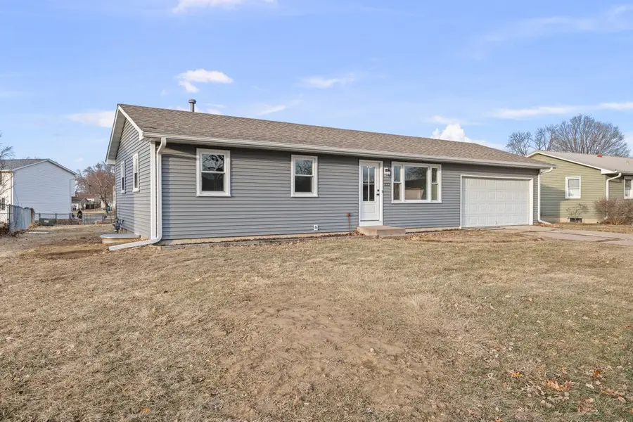 222 S Park View Drive, Park View, IA 52748 - #2