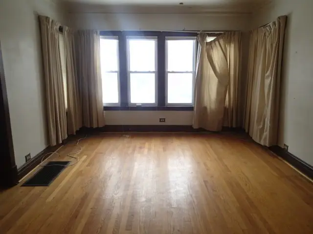 4927 W Waveland Avenue, Chicago, IL 60641 - Image #2