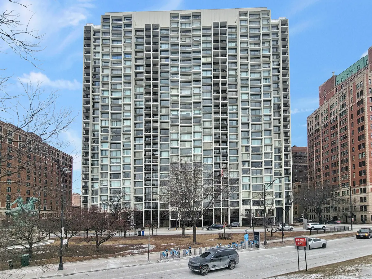 3200 N Lake Shore Drive #307, Chicago, IL 60657 - Image #1