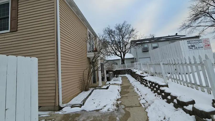 461 James Court #D, Glendale Heights, IL 60139 - Image #2