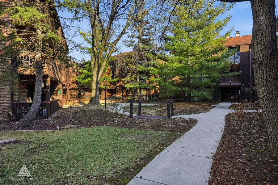 9609 Austin Avenue #W3, Oak Lawn, IL 60453 - Image #3