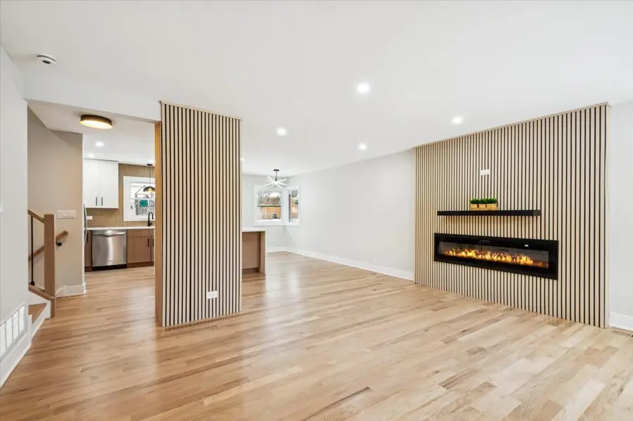 730 N Wilshire Lane, Arlington Heights, IL 60004 - Image #2