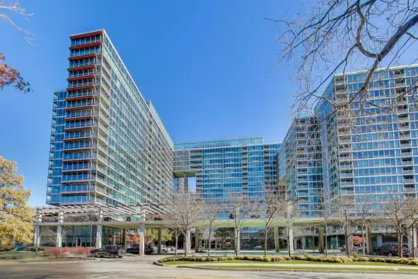 9725 Woods Drive #1005, Skokie, IL 60077