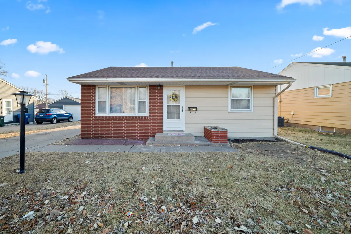 2003 N Fairmount Street, Davenport, IA 52804 - #1