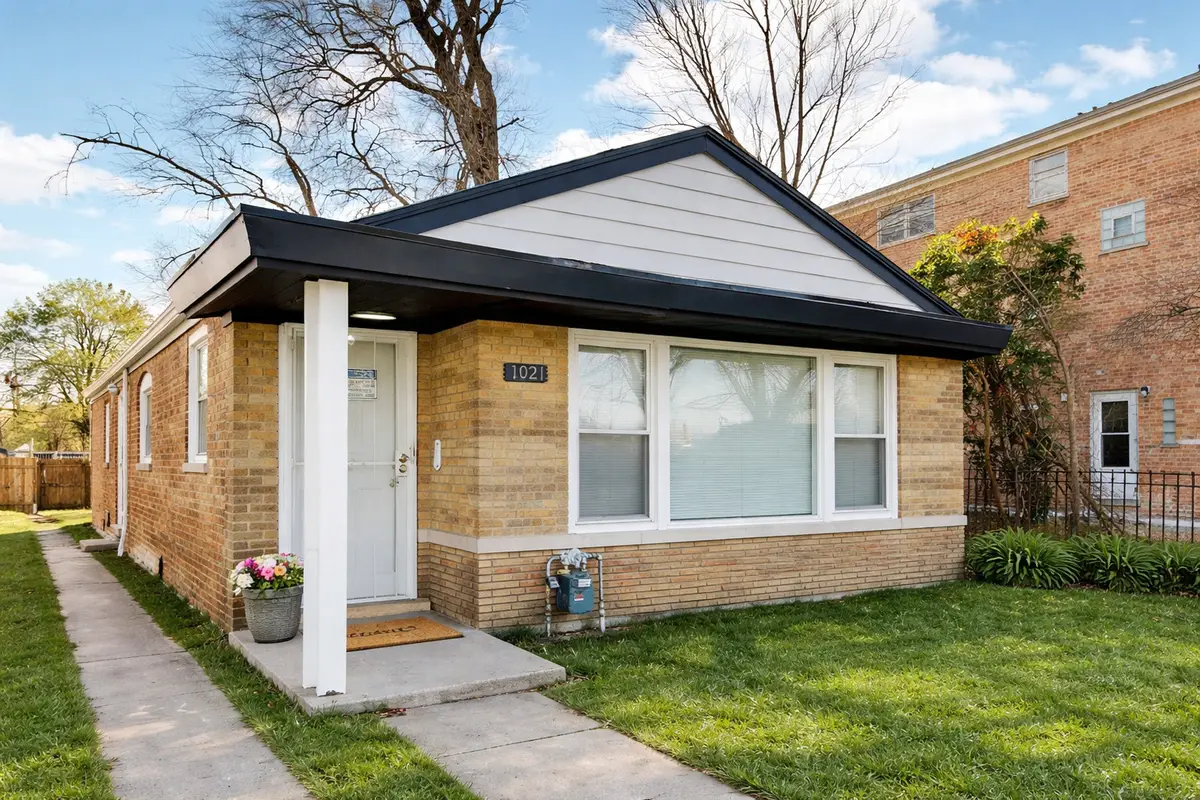 1021 W Vermont Avenue, Chicago, IL 60827 - Image #1