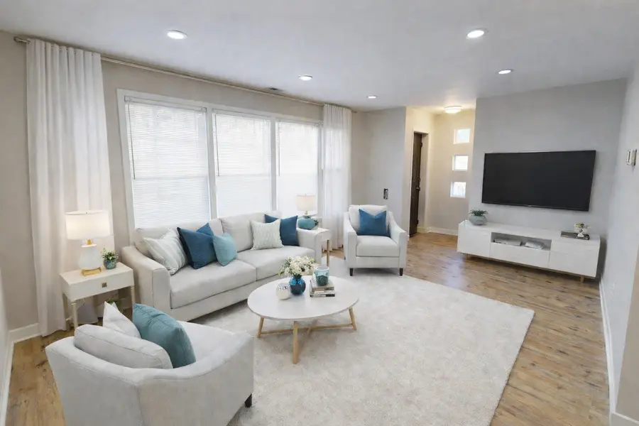 1021 W Vermont Avenue, Chicago, IL 60827 - Image #3